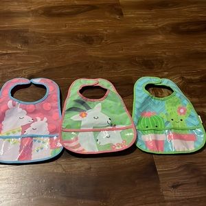 Bibs with pocket in front to catch food